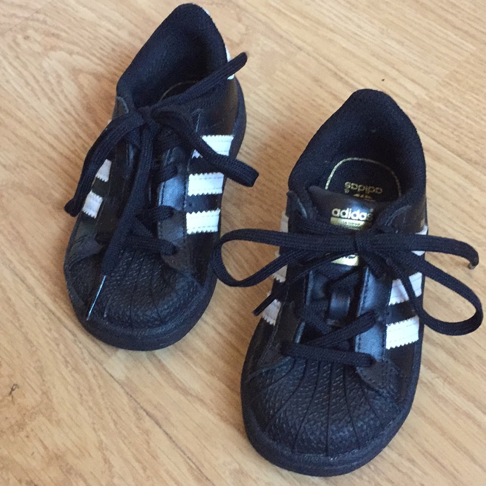 Black Superstar Lowtop Shelltoe Adidas